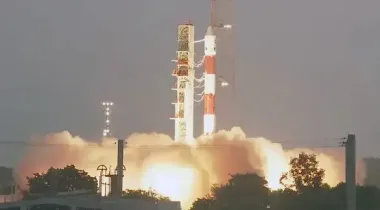 Индийская ракета взорвалась вскоре после запуска в космос: потерян ценный груз (видео)