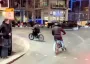 Вырвали прямо из рук: воры на байках нагло обокрали мужчину при десятках свидетелей (видео)