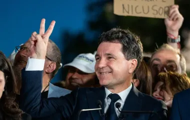 Неожиданный поворот: как мэр Бухареста обошел Симиона во втором туре выборов в Румынии