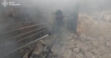 Через ворожі атаки на Сумщині спалахнули пожежі