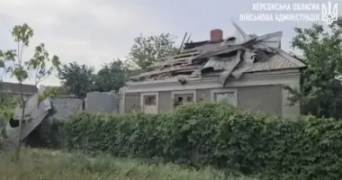 В ОВА показали наслідки обстрілу Херсона: є загибла та поранені