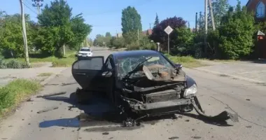 Росіяни атакували дроном цивільне авто у Херсоні: постраждав водій