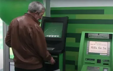 Податки на карткові перекази: з якої суми доведеться віддати майже чверть