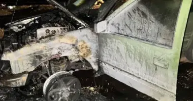 У Харкові 16-річна дівчина підпалила два військові автомобілі