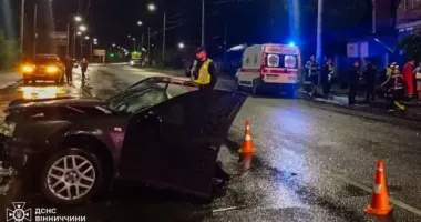 ДТП у Вінниці: автівку розірвало навпіл, є загиблий та постраждалі