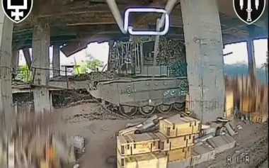 Ukrainian defenders discovered and destroyed Russian T-72BZ tank hidden in shelter in the Lyman direction. VIDEO