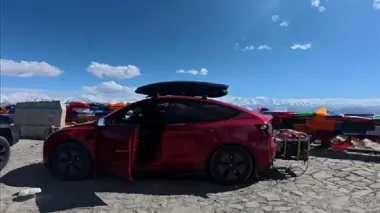 Потратил $390: путешественник своими руками превратил Tesla в гибрид для поездки в Тибет (фото)