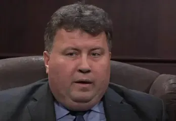 "Танці на кістках"? Студенти та військові обурені витівкою ректора КНУ Бугрова прямо біля меморіалу загиблим