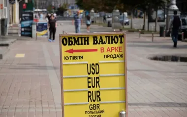 НБУ знизив курси долара та євро