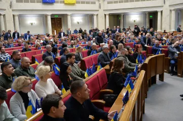 Самый богатый — Порошенко, самый "бедный" — Иванисов: рейтинг богатых депутатов Рады (инфографика)
