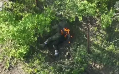 Russian invader’s back is on fire after attack by National Police fighters in Toretsk direction. VIDEO