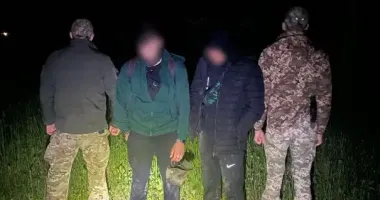 На Буковине возле границы с Молдовой пограничники перехватили "нелегальных туристов"