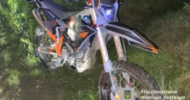 На Тернопільщині школяр на мотоциклі в’їхав у кросовер