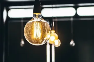 Ціни на газ і світло завищені, а Кабмін не пояснює чому: нардепка заявила про "викачування" грошей у людей