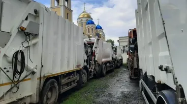 В Хмельницком с мусоровозами и ассенизаторами протестовали против приезда Онуфрия