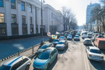Мінус 680 грн за "та я на хвилинку став": нові правила на дорогах України