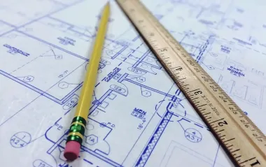 Сусід звів прибудову у дворі багатоповерхівки? Адвокат пояснив, як змусити її демонтувати