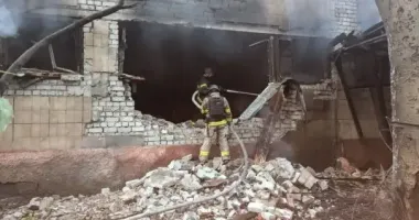 Окупанти вдарили по Донеччині: у Лимані згорів житловий будинок