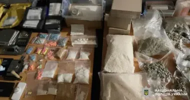 У Києві судитимуть 23-річного дилера, який збував наркотики у коробках з-під ґаджетів