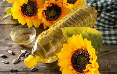Не тільки на сковорідку: 5 корисних лайфхаків з соняшниковою олією для побуту