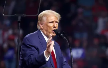 A split is brewing in Trump's team over new sanctions against Russia