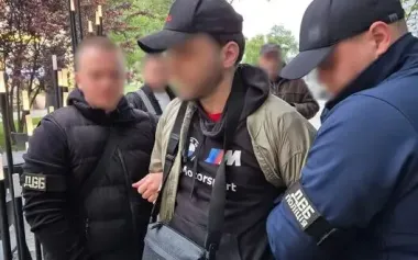 Helped men flee abroad to avoid mobilisation: owner of barbershop detained in Kyiv, - National Police. PHOTOS
