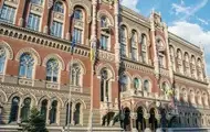 Банки майже втричі скоротили ввезення готівкових доларів в Україну