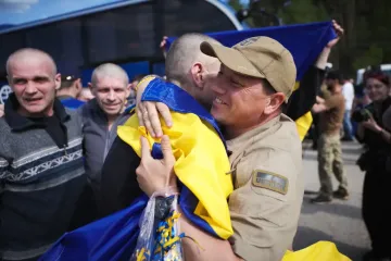 Обмен 1000 на 1000: в Украину из российского плена вернулись 390 человек (фото)