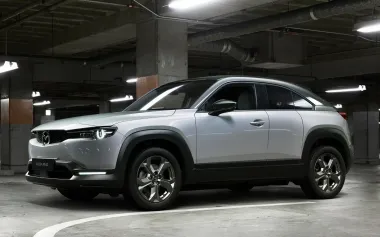 Первый электромобиль Mazda сняли с производства: причина известна