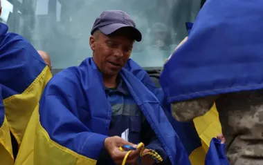 "Я їду додому": омбудсмен показав зворушливе відео зі звільненими воїнами