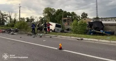 ДТП на Кіровоградщині з вантажівкою та двома мікроавтобусами: троє загиблих та двоє травмованих