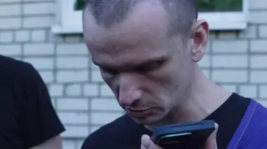 Separated by war: Ukrainian soldier reunited with daughter after release from Russian captivity