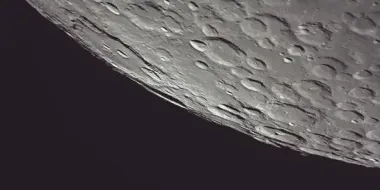 Частный космический корабль сделал снимок южного полюса Луны перед исторической посадкой (фото)