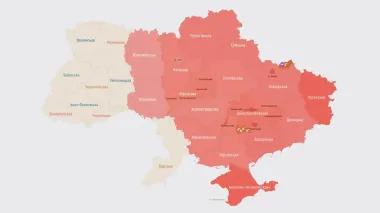 У Києві та більшості областей тривога через загрозу балістики й ворожі БпЛА: працює ППО