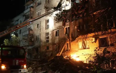 Погибший и пострадавшие: ГСЧС показала последствия удара россиян по пятиэтажке в Николаеве