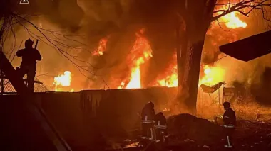 Масована нічна атака на Дніпропетровщину: пошкоджено підприємства, будинки та АЗС – ОВА