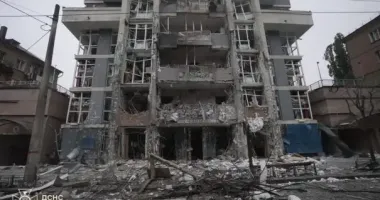 Ворожа атака по Києву: 11 постраждалих, пошкоджені будинки та бізнесцентр