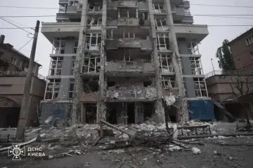 Нічний удар по Києві: ДСНС назвало кількість жертв і показало кадри руйнувань (фото)