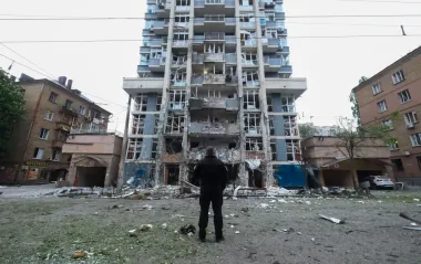Який вигляд має багатоповерхівка на Лук'янівці після атаки на Київ: фоторепортаж