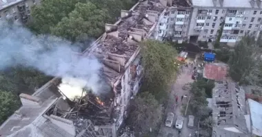 Під завалами багатоповерхівки у Миколаєві шукають людину після нічної атаки