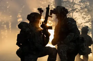 Воїни ГУР розтрощили військовий поїзд армії РФ — відео