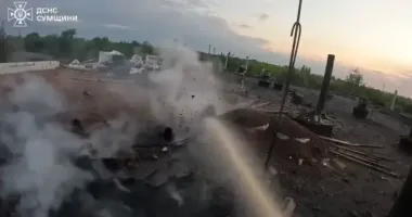 Ворог двічі ударив по підприємству у Сумах: рятувальники ліквідували пожежу
