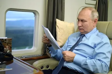 Вертолет с Путиным оказался в центре атаки дронов ВСУ в Курской области, — росСМИ (видео)