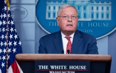 У Трампа дали первую реакцию на обстрел Киева: назвали это "позором"