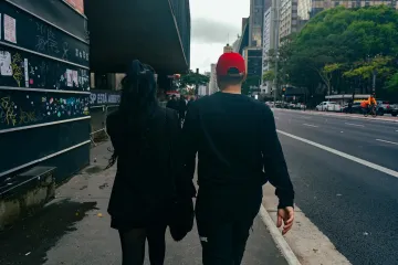 Ученые узнали почему мужчины чаще вырастают выше женщин: что оказалось причиной неравенства