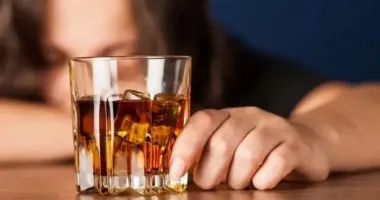 У Львові перехожий виявив на вулиці двох 16-річних дівчат без свідомості