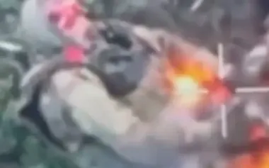 Occupier who got tangled up in barbed wire fence is on fire after drop from Ukrainian UAV.. VIDEO