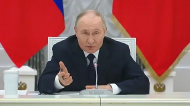 Стреляли с вертолетов и хотели выборов: Путин объяснил, почему начал вторжение в Украину (видео)
