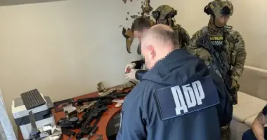 На Донеччині викрили правоохоронця, який торгував трофейною зброєю
