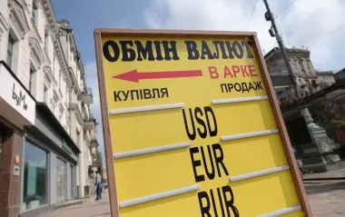 Скільки коштують долар і євро в обмінниках України: свіжі курси